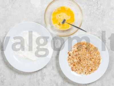 Kotletai su džiovintomis duonomis keptuvėje Žingsnis 2