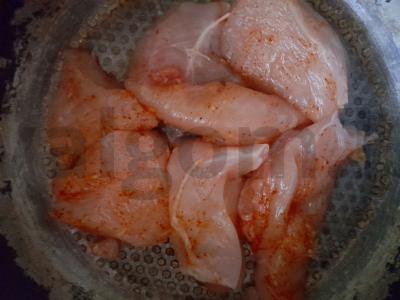 Vištienos krūtinėlė lėtojoje viryklėje Žingsnis 3