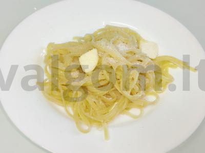 Cukriniai makaronai su sviestu ir braškėmis Žingsnis 3