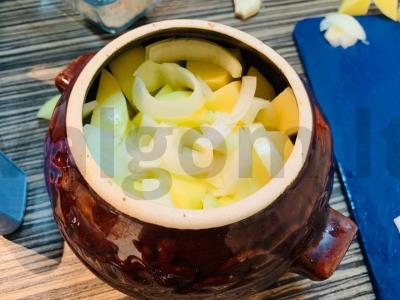 Troškinti šonkauliai su bulvėmis puode Žingsnis 5