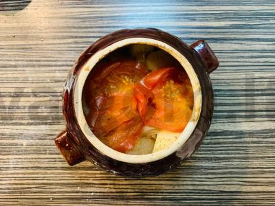 Troškinti šonkauliai su bulvėmis puode pagrindine nuotrauka