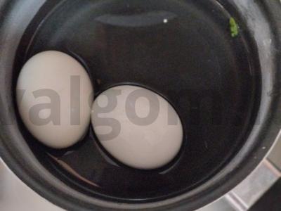 Įdaryti kiaušiniai su upėtakiu ir avokadu Žingsnis 1