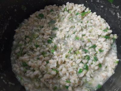 Perlo košė su žolelėmis lėtoje viryklėje Žingsnis 5