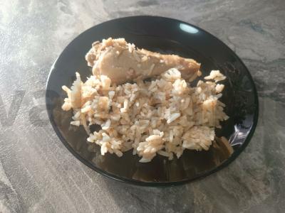 Vištienos kojos su ryžiais pietums pagrindine nuotrauka