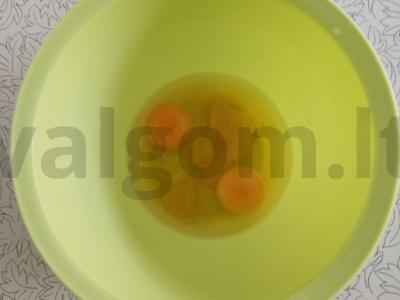 Medus pyragas su riešutais Žingsnis 1