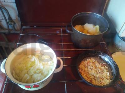 Kopūstų ir bulvių vaflis ant keptuvės Žingsnis 1