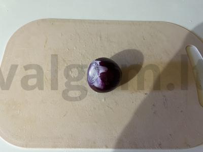 Skani salotos su raudonaisiais pupelėmis, varškės sūriu ir raudonuoju svogūnu Žingsnis 1