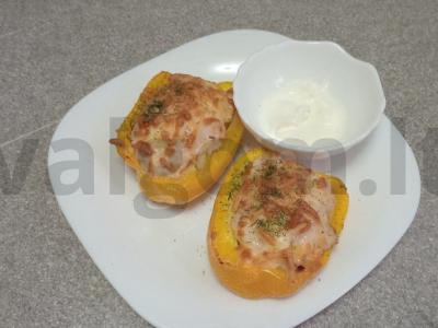 Keptas paprikas, įdarytas vištienos faršu pagrindine nuotrauka