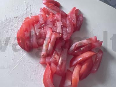 Kiaušinienė su pomidorais ir žaliu svogūnu Žingsnis 2