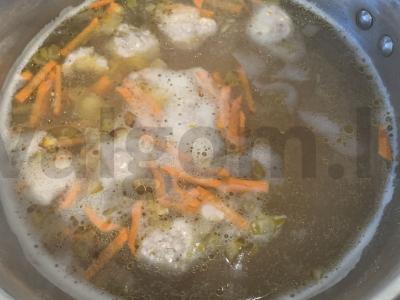 Raudonos lęšio sriuba su meatballs Žingsnis 9