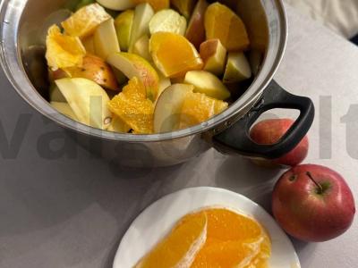 Obuolių, apelsinų ir mėtų kompotas Žingsnis 1