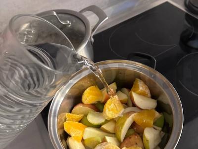 Obuolių, apelsinų ir mėtų kompotas Žingsnis 2