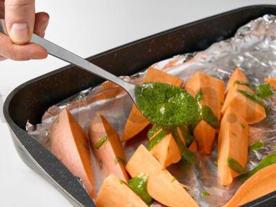 Saldus bulvės su šonine ir plakta grietine Žingsnis 4