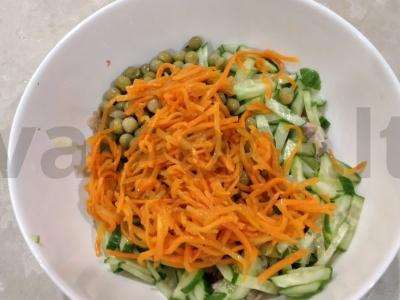 Vištienos, žirnių ir korėjietiškų morkų salotas Žingsnis 4