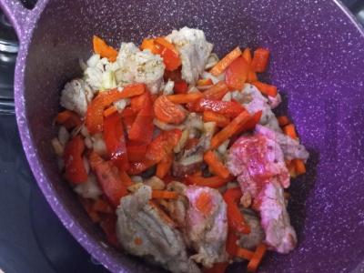 Kaimiškas kiaulienos troškinys Žingsnis 3