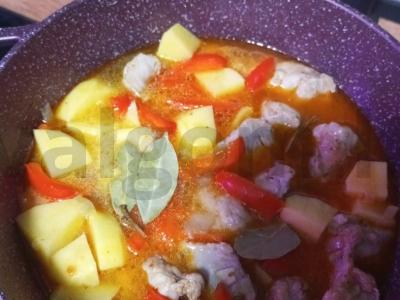 Kaimiškas kiaulienos troškinys Žingsnis 5