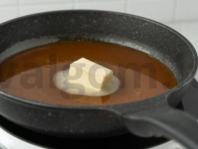 Karamelizuoti kriaušės keptuvėje Žingsnis 3