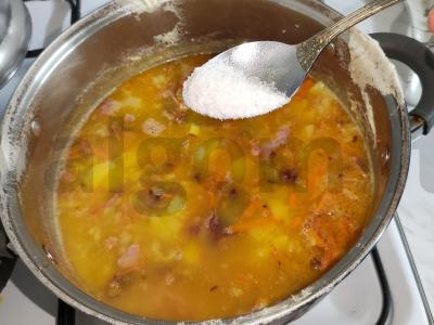 Žirnių sriuba su rūkytais mėsos gaminiais Žingsnis 6