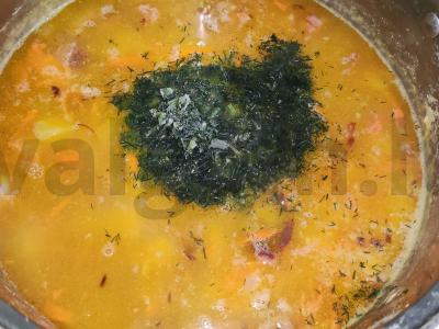 Žirnių sriuba su rūkytais mėsos gaminiais Žingsnis 7