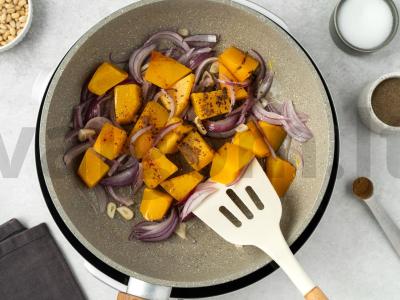 Moliūgas su pušų riešutais ir tofu Žingsnis 3