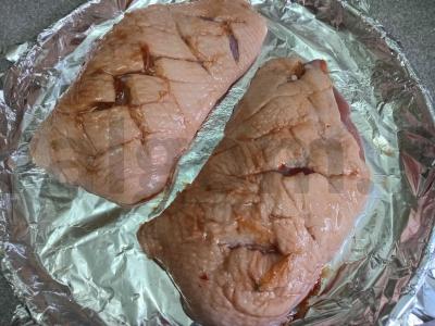 Kepta antis su obuoliais ir spanguolių padažu Žingsnis 4