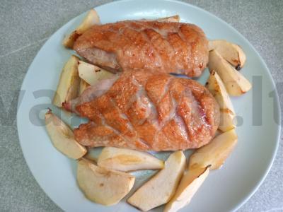 Kepta antis su obuoliais ir spanguolių padažu Žingsnis 6