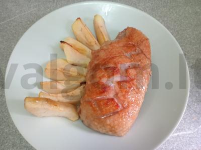 Kepta antis su obuoliais ir spanguolių padažu Žingsnis 7