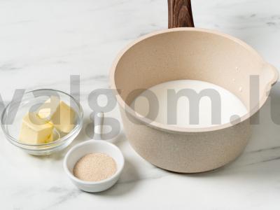 Oranžinės bandelės su razinomis Žingsnis 1