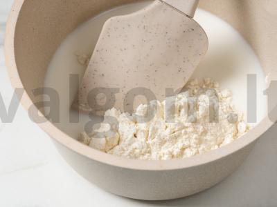 Oranžinės bandelės su razinomis Žingsnis 2