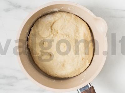 Oranžinės bandelės su razinomis Žingsnis 3