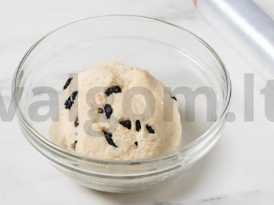 Oranžinės bandelės su razinomis Žingsnis 4