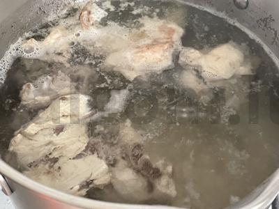 Vištienos sriuba su makaronais ir bulvėmis pietums Žingsnis 1