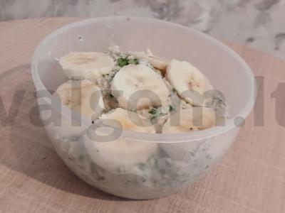 Žalios grikių košės su petražolėmis ir bananais pagrindine nuotrauka