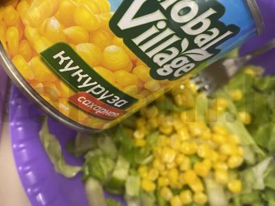 Salotas su silpnai sūdytais agurkais ir vištienos filė Žingsnis 3