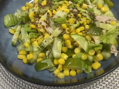 Salotas su silpnai sūdytais agurkais ir vištienos filė Žingsnis 5