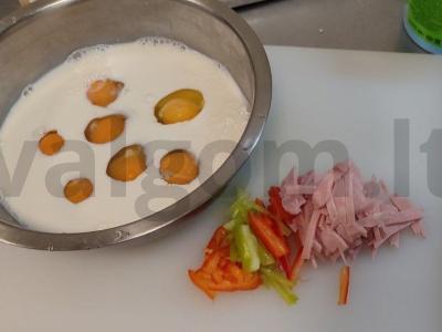 Omletas su daržovėmis ir kumpiu Žingsnis 1
