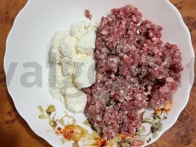 Naudingos kotletai iš dviejų ingredientų Žingsnis 1
