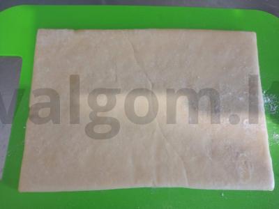 Kepurinis pyragas su sardinėmis ir šviežiais žalumynais Žingsnis 1