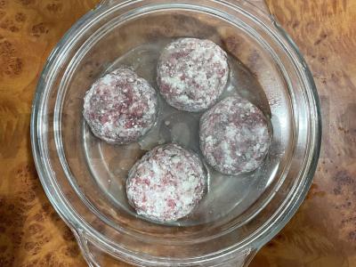 Naudingos kotletai iš dviejų ingredientų Žingsnis 4