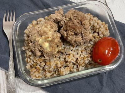 Naudingos kotletai iš dviejų ingredientų pagrindine nuotrauka