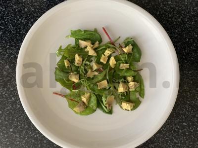 Salotos su avokadu, pomidoru, varškės sūriu ir žolelėmis Žingsnis 2