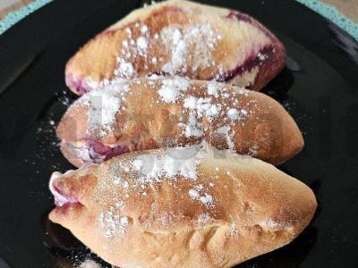 Saldi pyragėliai su vyšniomis avižų piene pagrindine nuotrauka