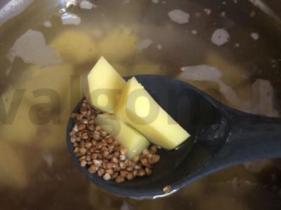 Grikių sriuba su meatballs Žingsnis 3