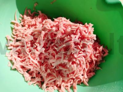 Karšti sumuštiniai su virta dešra, pomidoru ir sūriu Žingsnis 1