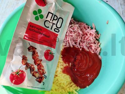 Karšti sumuštiniai su virta dešra, pomidoru ir sūriu Žingsnis 2