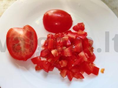 Karšti sumuštiniai su virta dešra, pomidoru ir sūriu Žingsnis 4