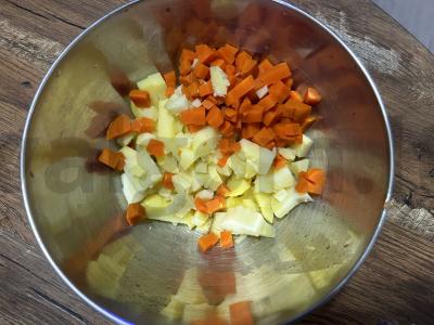 Olivje salotos su vištiena ir autorine padažu Žingsnis 1