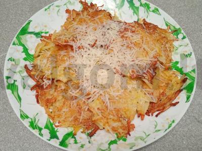 Bulviniai blynai su parmezanu pagrindine nuotrauka