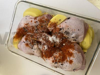 Vištiena su bulvėmis ir prieskoniais orkaitėje Žingsnis 3