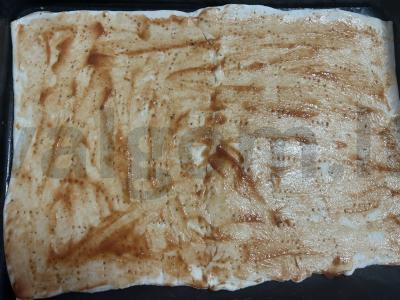 Pica iš sluoksniuoto tešlos su dešra ir pomidorais Žingsnis 2